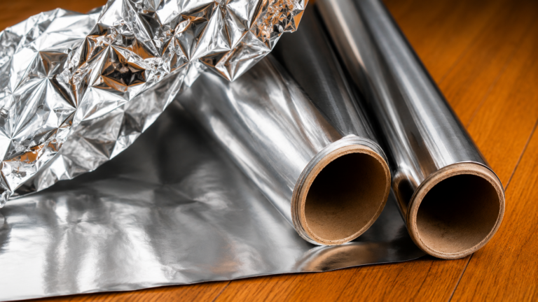 7 Sprytnych Sposobów na Wykorzystanie Folii Aluminiowej w Domu
